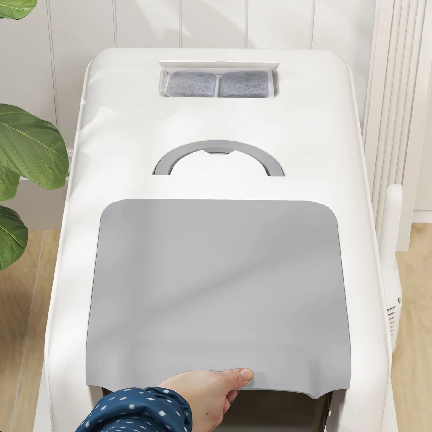 Spacious Covered Cat Litter Box Easy Clean Tray